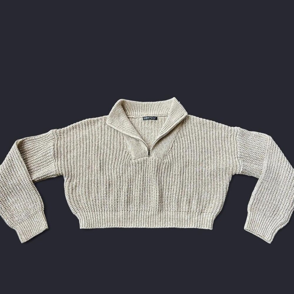 Cream knit sweater with a relaxed fit #knitwear   Boxy fit Size small